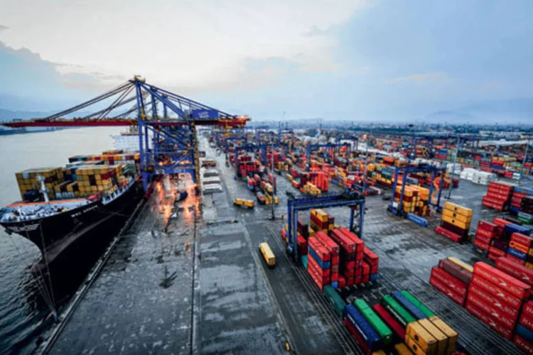 
	Porto de Santos, em S&atilde;o Paulo: a paralisa&ccedil;&atilde;o dos trabalhadores pode virar greve, afirmou Paulinho da For&ccedil;a, do PDT
 (Germano Lüders / EXAME)