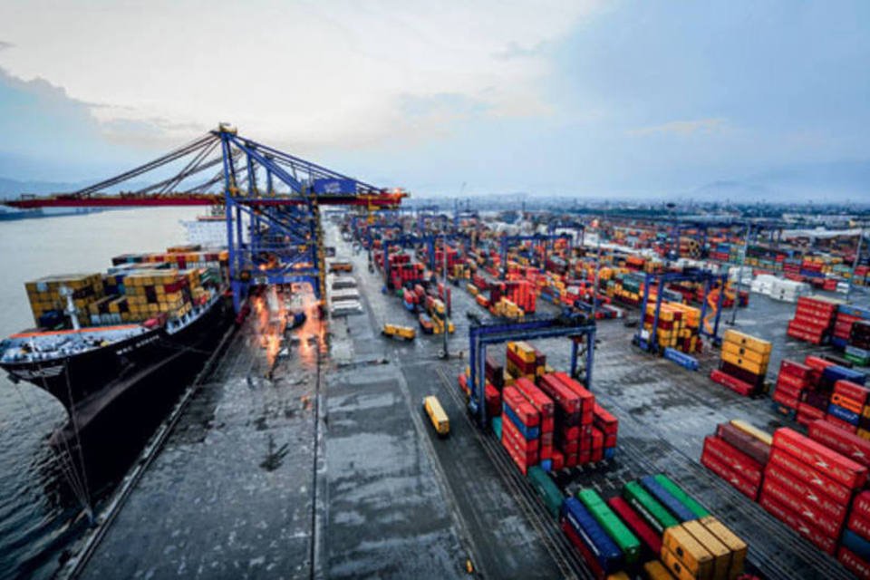 Exportações encolheram 3,3% no 1º trimestre, diz IBGE
