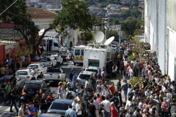 
	Fila para retirada de ingressos gr&aacute;tis para &nbsp;treino:&nbsp;ingressos falsos se diferenciavam por n&atilde;o ter chip
 (AFP)