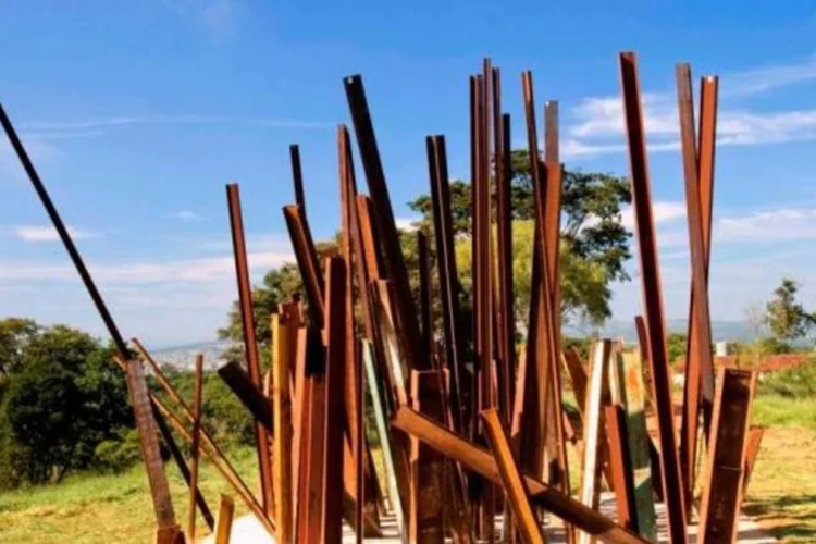 Obra de Chris Burden: o Instituto Inhotim tem um custo mensal aproximado de 1,8 milhão de reais (Eduardo Eckenfels)