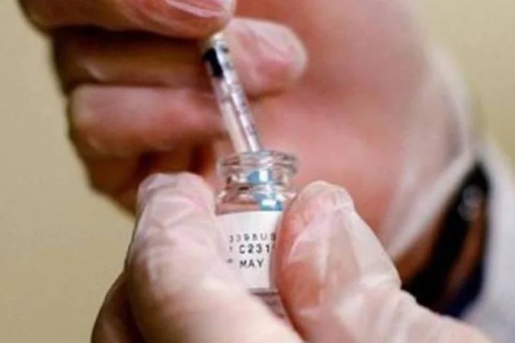 Médico prepara injeção de Botox: uso só poderá ser feito em algumas condições (Win Mcnamee/AFP)
