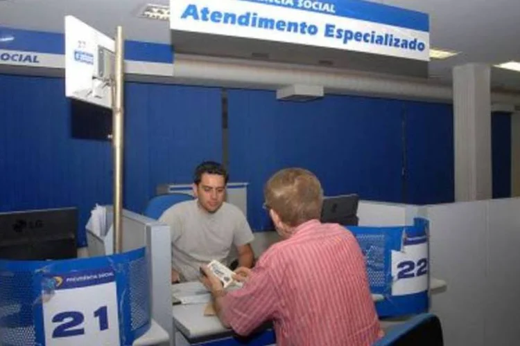 Aposentados que ganham acima de um salário mínimo terão reajuste de 7,72% (.)