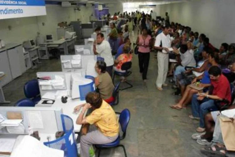 
	Ag&ecirc;ncia do INSS: peritos paralisaram as atividades
 (.)