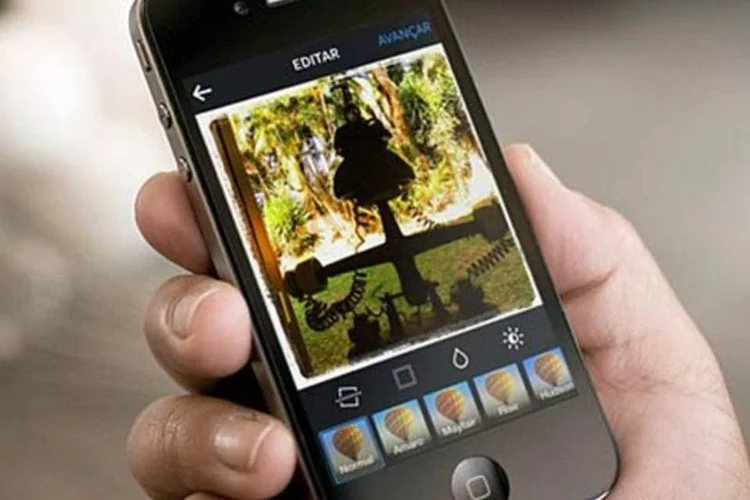 Fotos, animes e presentes (Image by Placeit.net / EXAME.com)