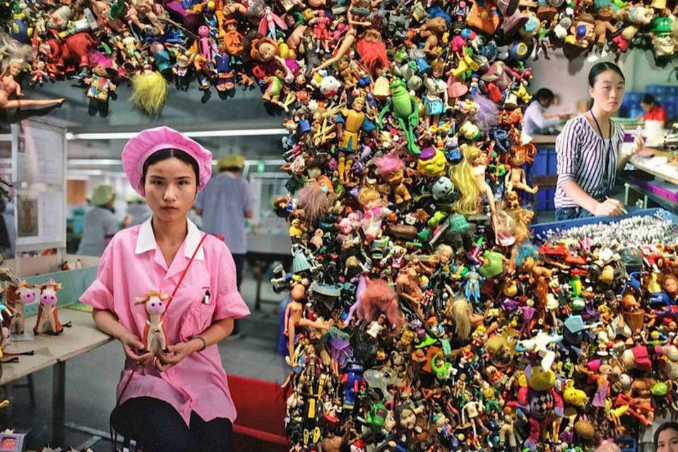 Veja como é uma fábrica de brinquedos chinesa por dentro