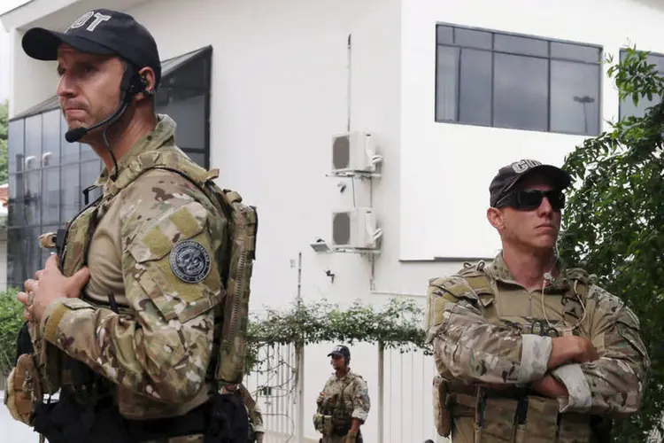 
	Pol&iacute;cia Federal: policiais reclamam das condi&ccedil;&otilde;es dos apartamentos onde eles est&atilde;o alojados
 (Marcelo Machado de Melo / Reuters)