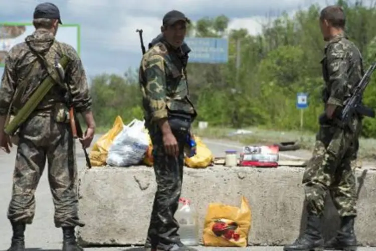 Insurgentes pró-Rússia em Lugansk, Ucrânia: incidente mais grave deixou 4 mortos (John MacDougall/AFP)