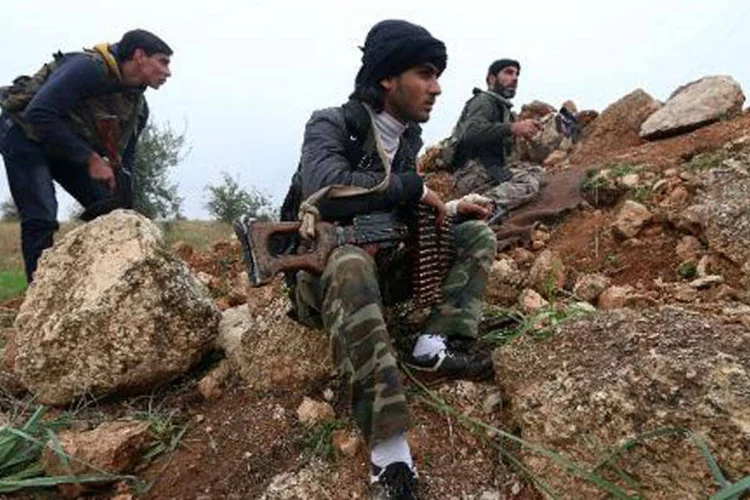 
	Integrantes da Frente Nusra: rebeldes tinham sido treinados pelas For&ccedil;as Armadas americanas como parte de um programa contra o Estado Isl&acirc;mico
 (Fadi al-Halabi/AFP)