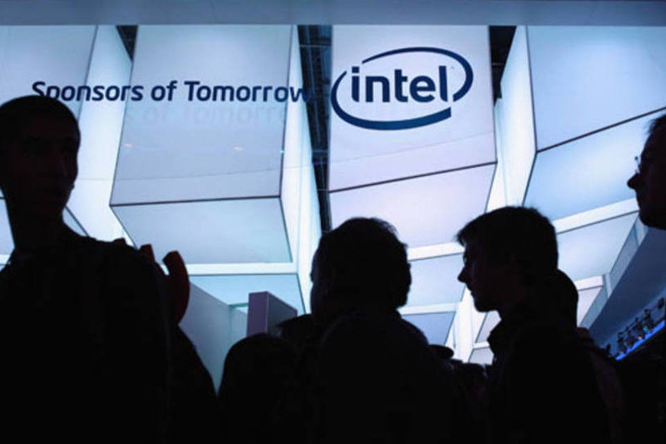 Intel rebaixa previsão de receita após detectar problema em chips
