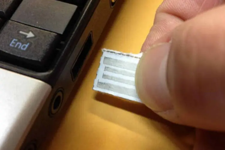 Pen drive de papel da Intellipaper (Divulgação/Intellipaper)