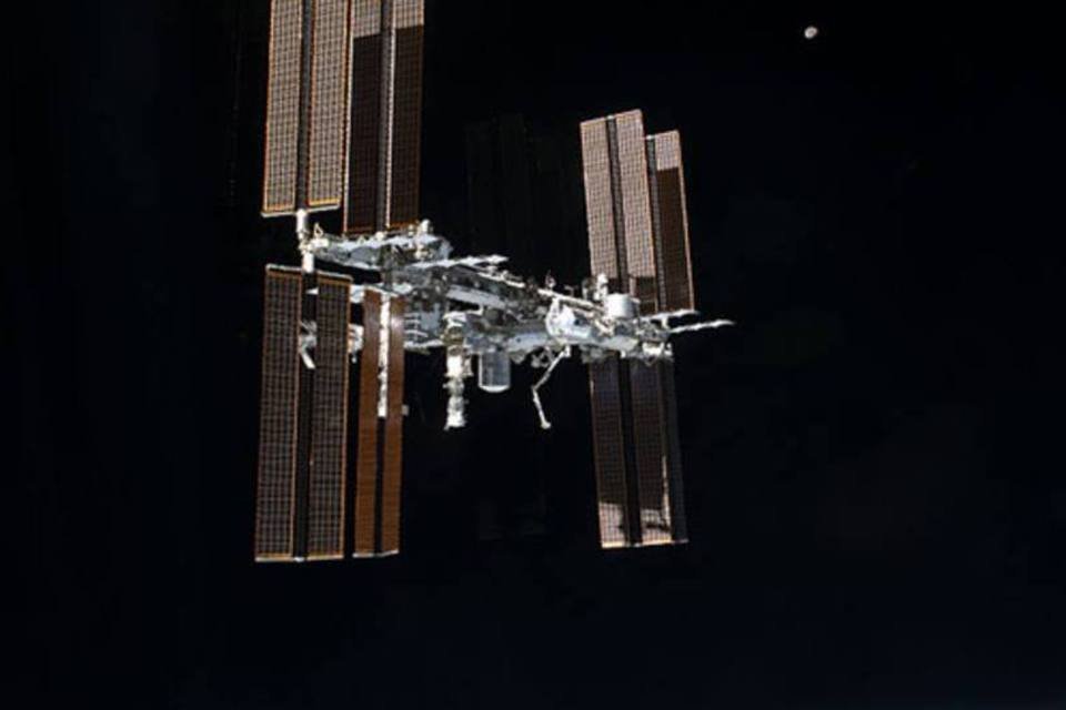
	ISS: um dos principais objetivos da atual miss&atilde;o da ISS &eacute; realizar um experimento cientista para prevenir os desastres naturais em nosso planeta
 (Wikimedia Commons)