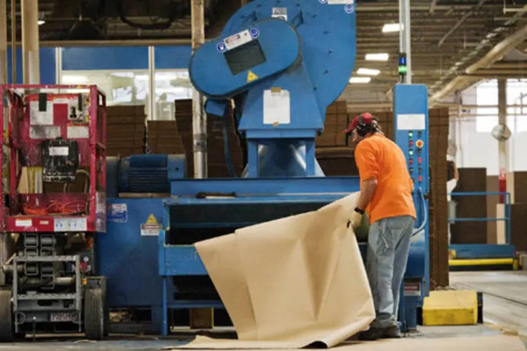 
	F&aacute;brica da International Paper: a receita caiu para US$ 5,4 bilh&otilde;es, de US$ 5,9 bilh&otilde;es um ano antes
 (Bloomberg)