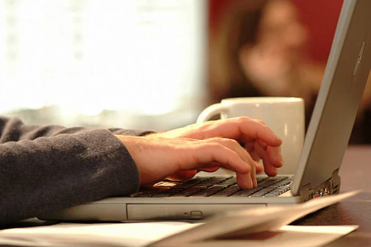 
	Para saber se teve a declara&ccedil;&atilde;o liberada, o contribuinte dever&aacute; acessar a p&aacute;gina da Receita na internet
 (Ingram Publishing/Thinkstock)