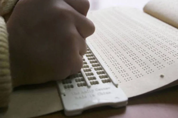 
	Internet: desde 2003, o programa inspecionou 35% dos munic&iacute;pios brasileiros (equivalente a 1.965 munic&iacute;pios) e envolveu a fiscaliza&ccedil;&atilde;o do uso de R$ 18,4 bilh&otilde;es.
 (Info)