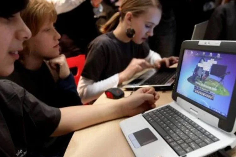 O levantamento mostrou que 99% dos adolescentes brasileiros têm computador em casa, metade no próprio quarto