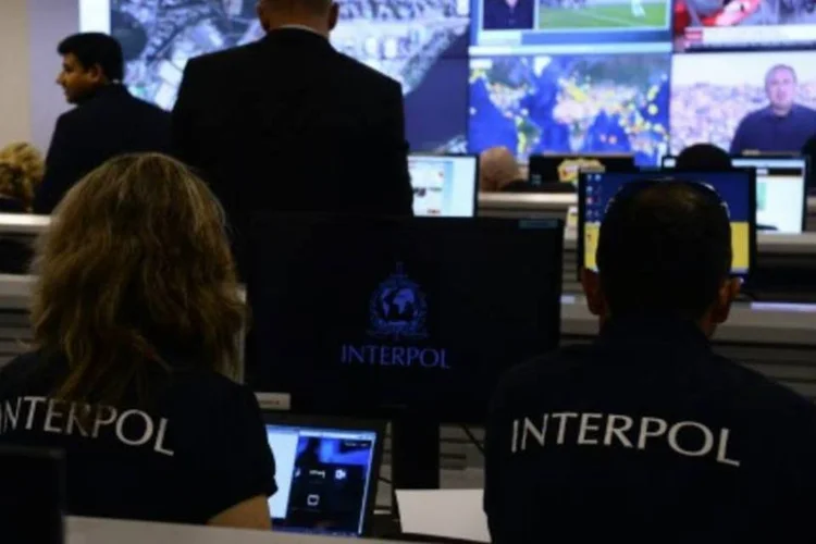 Interpol: Michael Knighten poderia estar no Brasil e utilizaria o nome falso de Michael Sabatine (Andressa Anholete / AFP)