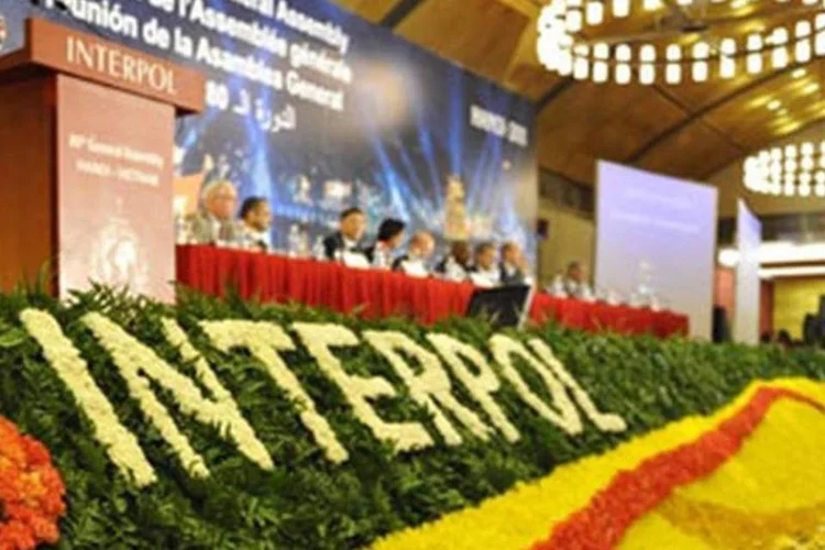 
	Interpol: pelo menos dois dos passaportes utilizados no voo MH370 da Malaysia Airlines aparecem em sua lista de documentos roubados e desaparecidos
 (Divulgação Interpol)