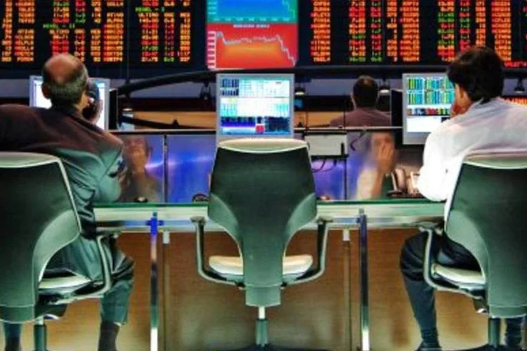 Por meio do "algorithmic trading" é possível programar softwares específicos para operações segundo determinadas fórmulas criadas pelo investidor (.)