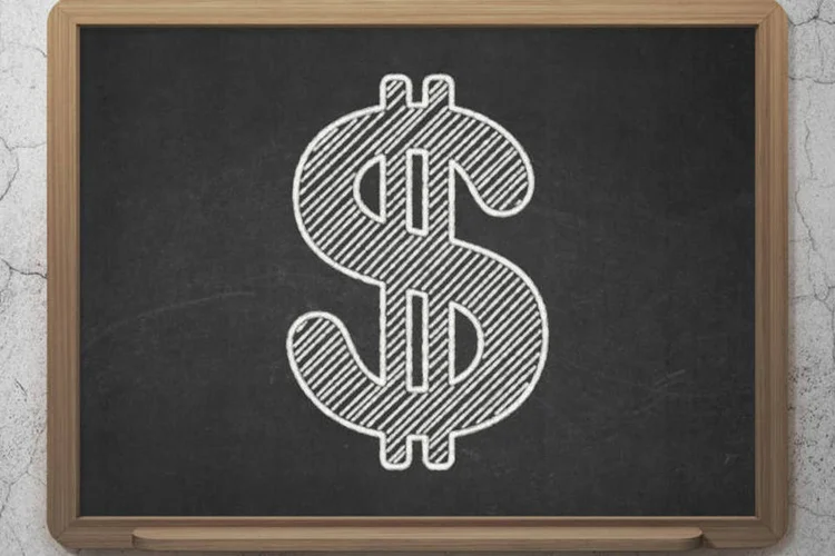 
	Lousa com cifr&atilde;o: Internauta realizou dep&oacute;sitos na conta do profissional e pergunta como deve incluir esses valores na declara&ccedil;&atilde;o
 (maxkabakov/Thinkstock)