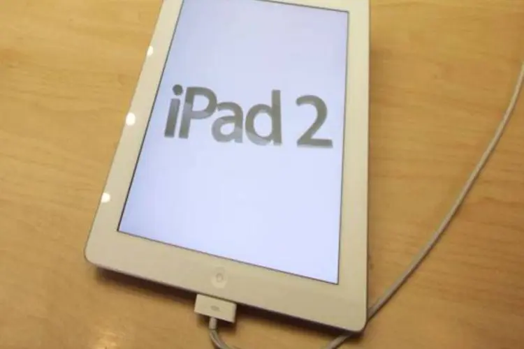 iPad 2 sendo mostrado 2 (Mario Tama/Getty Images)