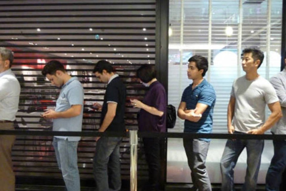 Lançamento do iPad é marcado por fila e festa em São Paulo