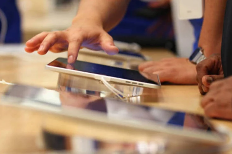Em território americano, o iPad da Apple custa de US$ 499 (versão de 16GB) até US$ 829 (64GB) (Cameron Spencer/Getty Images)