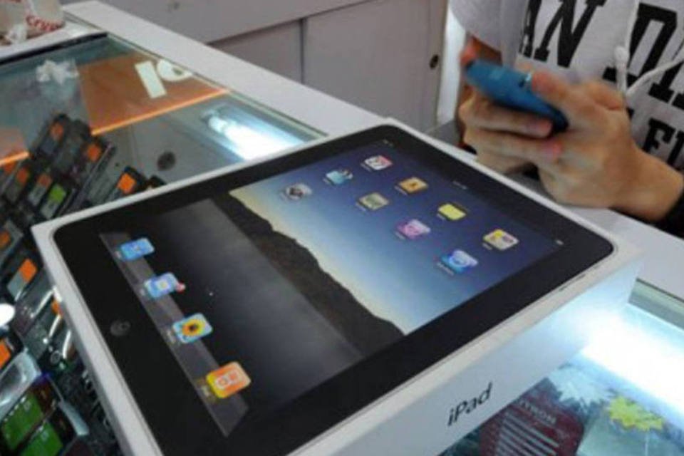 iPad, da Apple, sendo vendido na Malásia, antes mesmo do lançamento no mercado asiático (.)