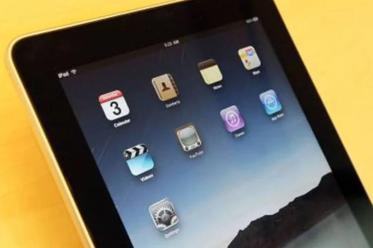 O erro afeta o software iOS, que também opera no iPod Touch, pode deixar hackers "controlarem totalmente um aparelho vulnerável"