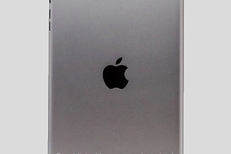 Suposto iPad mini: de acordo com imagem publicada por site francês, próxima geração do pequeno tablet virá em cinza, tal qual o iPhone 5S (Nowhereelse)