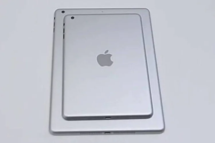 
	Suposto iPad mini 2 em cima do poss&iacute;vel iPad 5: pequeno tablet tem design igual ao modelo atual. Expectativa &eacute; que novo aparelho tenha tela Retina
 (Unbox Therapy/EXAME.com)