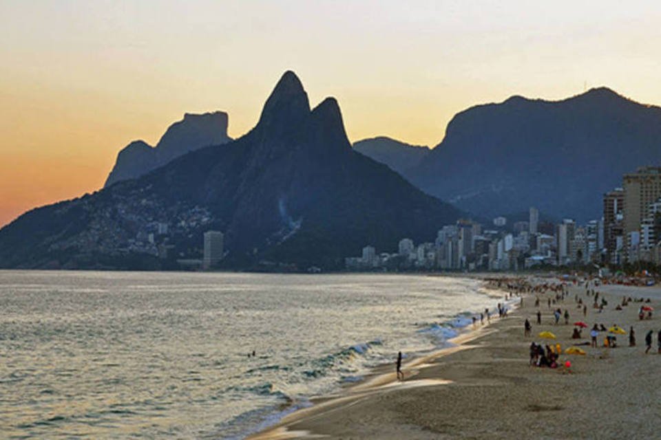 Calçada perto de obras do Metrô afunda em Ipanema