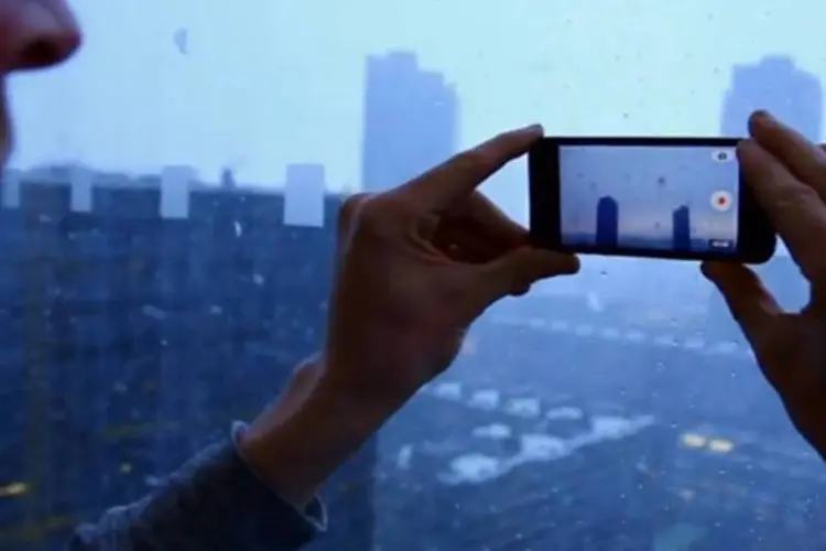 Trecho do comercial da Apple que mostra o iPhone como a câmera fotográfica mais usada do mundo (Reprodução)