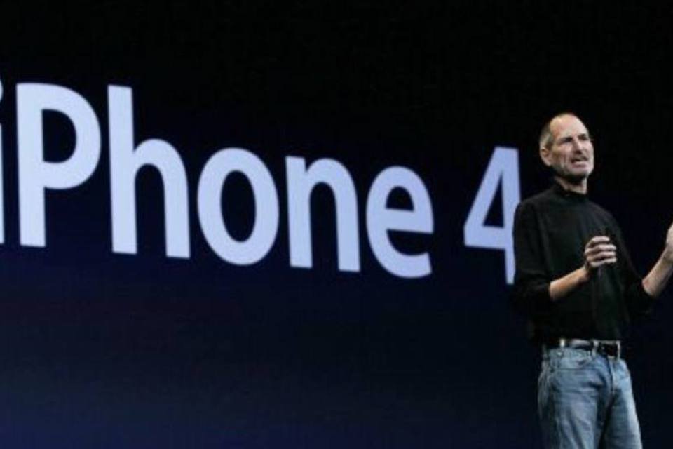 Apple sabia de falha em iPhone 4, diz WSJ