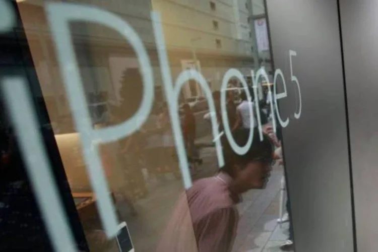 
	Fila para comprar iPhone 5 no Jap&atilde;o: s&atilde;o muito diferentes as raz&otilde;es que levaram as pessoas a passar dias em uma fila que chegou a dar a volta no quarteir&atilde;o pelo iPhone 5
 (Yuriko Nakao/Reuters)
