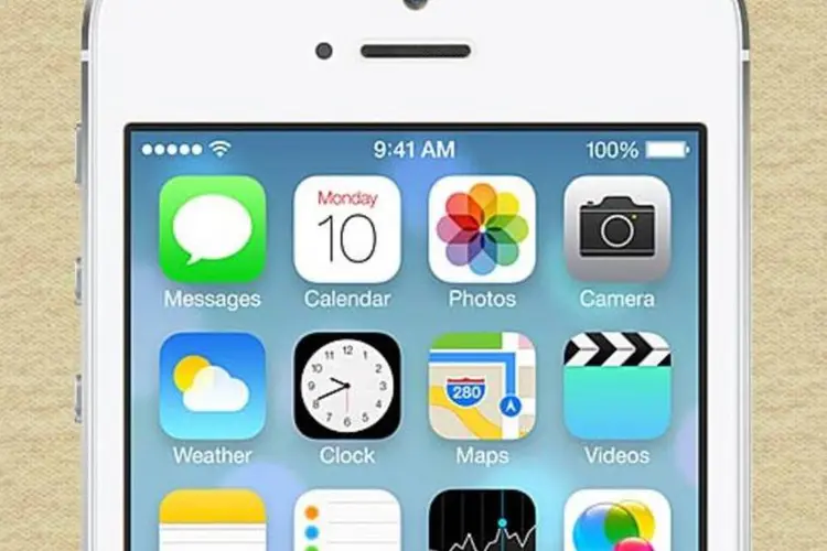 
	Al&eacute;m de novos &iacute;cones e ringtones, o iOS 7 conta com fun&ccedil;&otilde;es como um painel de controle que desliza a partir do canto inferior da tela
 (Divulgação)