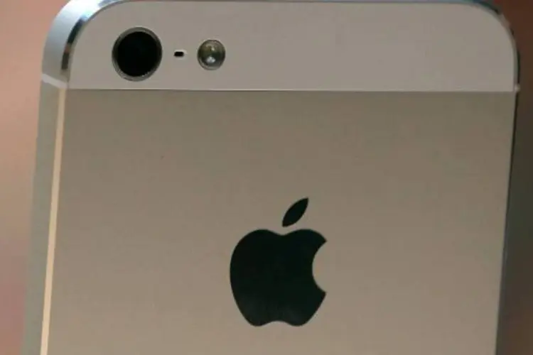 
	Vis&atilde;o traseira do novo iPhone 5, da Apple
 (Justin Sullivan/Getty Images)