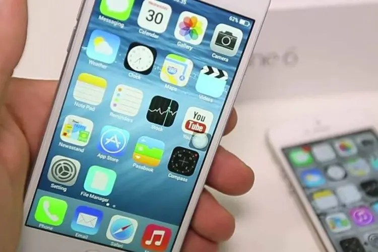 
	iPhone 6: o smartphone ser&aacute; oferecido em dois tamanhos
 (Reprodução / YouTube)
