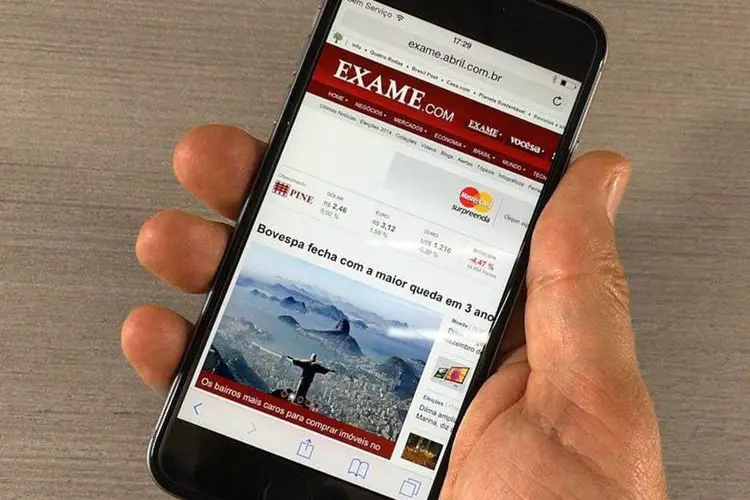 iPhone 6: as bordas arredondadas e a pequena espessura trazem sensação de leveza (Maurício Grego/Site Exame)