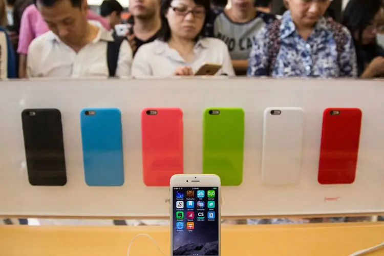 iPhone 6 com iOS 8: 5% dos donos de aparelhos da Apple persistem em versões anteriores (Lam Yik Fei/Getty Images)