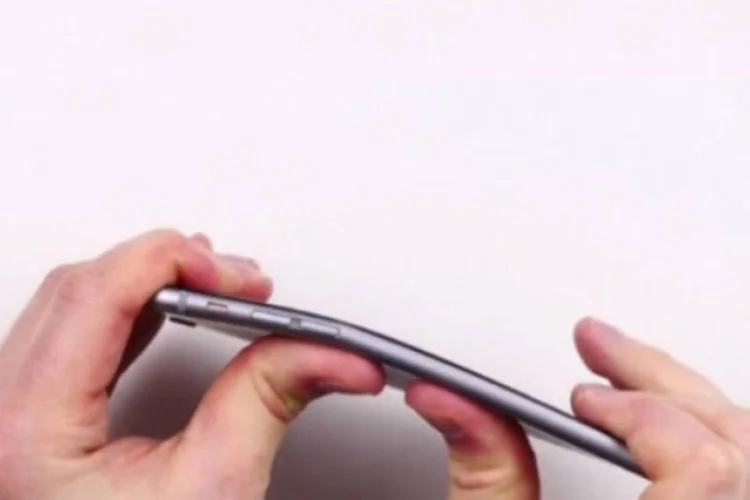 Smartphones tortos (Reprodução)