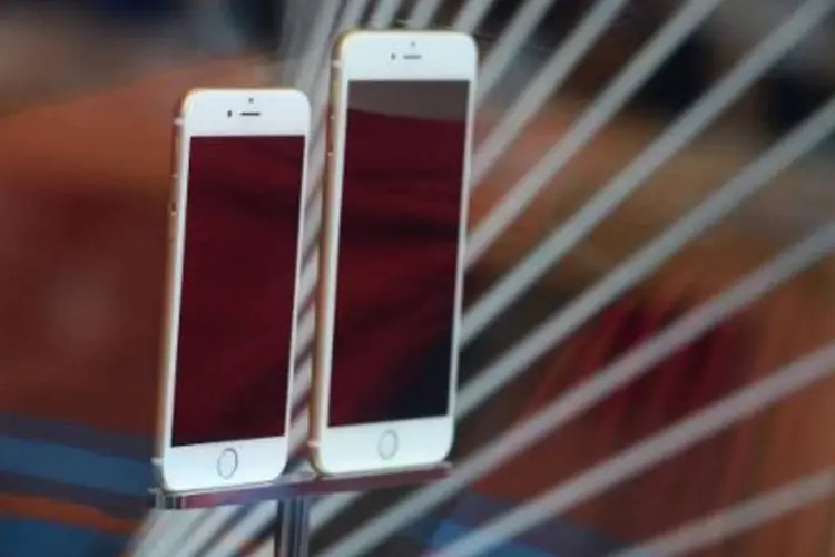 O novos iPhone 6 e iPhone 6 Plus em uma loja da Apple na Califórnia (Robyn Beck/AFP)