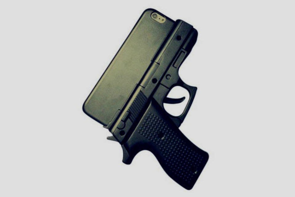 Capa para iPhone em formato de arma gera polêmica