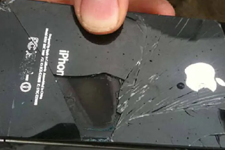 O iPhone pegou fogo durante um voo regional na Austrália e ficou bastante danificado (Divulgação)