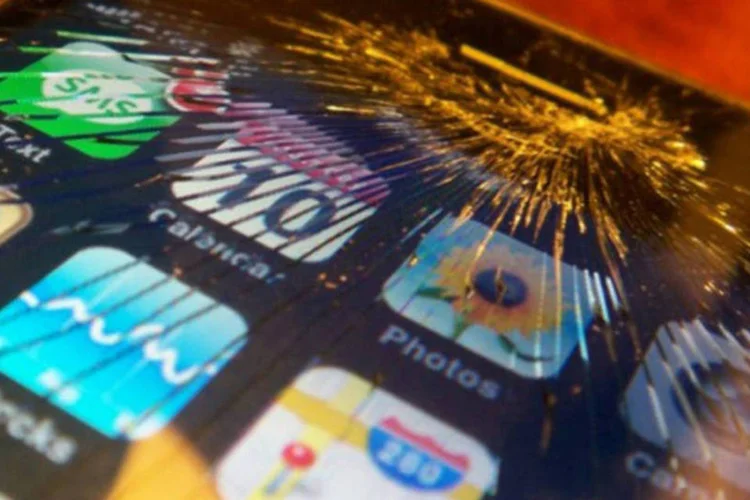 
	Tela de iphone quebrada: &ldquo;Se voc&ecirc; pode ter seu telefone consertado por US$ 100 ou menos, isso &eacute; muito melhor do que comprar um novo&rdquo;, disse Wetherill, que criou a UBreakiFix Co.
 (Flickr.com/respres)