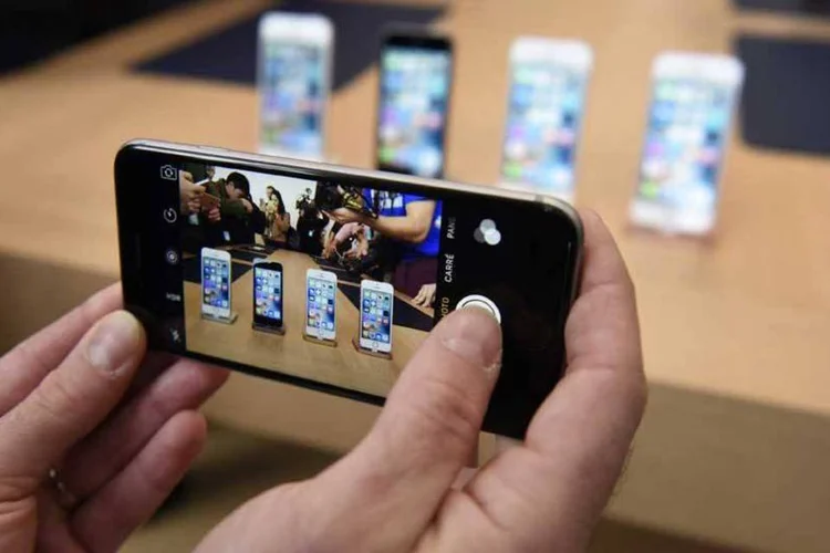 
	iPhone: o caso foi aberto, ap&oacute;s uma manifesta&ccedil;&atilde;o de um cidad&atilde;o com informa&ccedil;&otilde;es de que pre&ccedil;os id&ecirc;nticos foram estabelecidos para os modelos iPhone 6s e iPhone 6s Plus
 (David Paul Morris/Bloomberg)