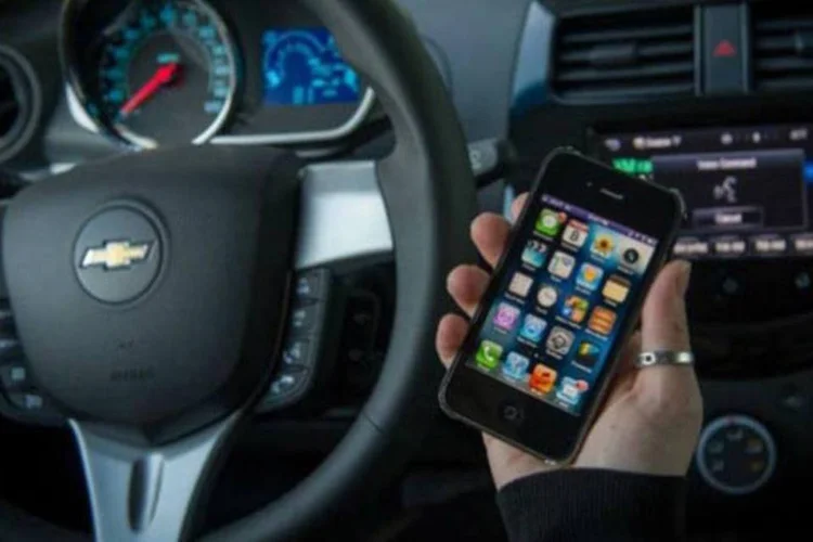 
	iPhone em carro da Chevrolet: A novidade ainda n&atilde;o tem data para chegar aos carros brasileiros
 (Divulgação)