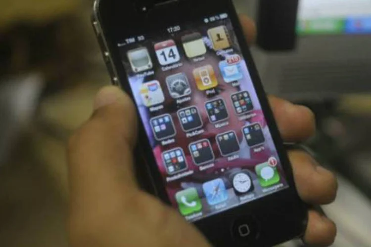 Iphone: empresas de telefonia alegam que terão pouco tempo para instalar e testar os equipamentos necessários para aumentar a capacidade de tráfego de comunicação (Marcello Casal Jr./ABr)