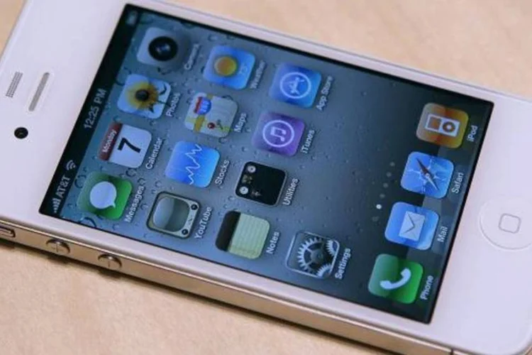 iPhone 4 branco apresentado no evento de lançamento do produto (Justin Sullivan/Getty Images)