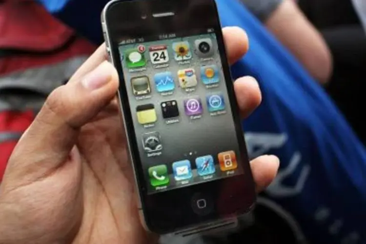 Para Apple, problema está no modo como usuários seguram o iPhone