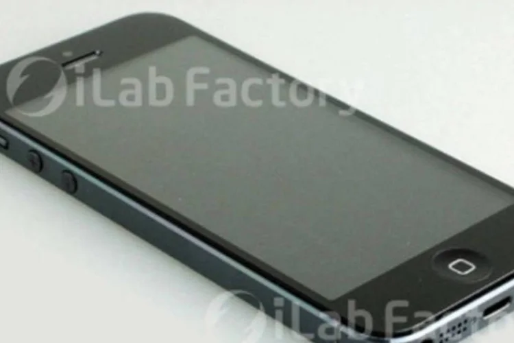 Suposto iPhone 5 vazado mostra um conector de dock agora com 19 pinos (Reprodução)